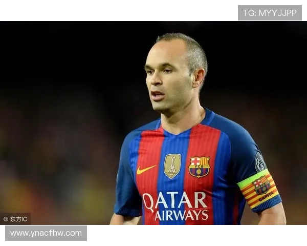 足球明星帅气合剪展现球场魅力与时尚风采的完美融合