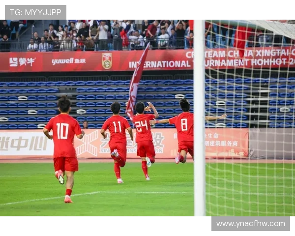 足球明星是否已经离开中国足坛引发了球迷们的热议与关注